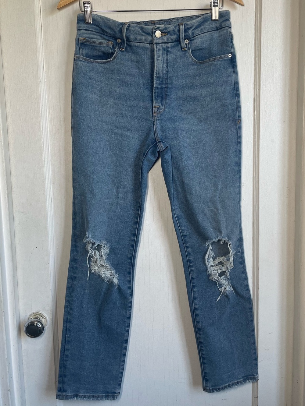 Good American Distressed Straight Leg Jeans 8/29 Medium Wash Ripped Knee Stretch